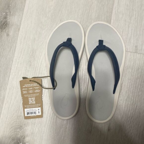 NWT-OLUKAI-Pi'oe Women's Beach Sandals,Water-Resistant-Navy blue and Grey-Size 6 - Picture 4 of 9